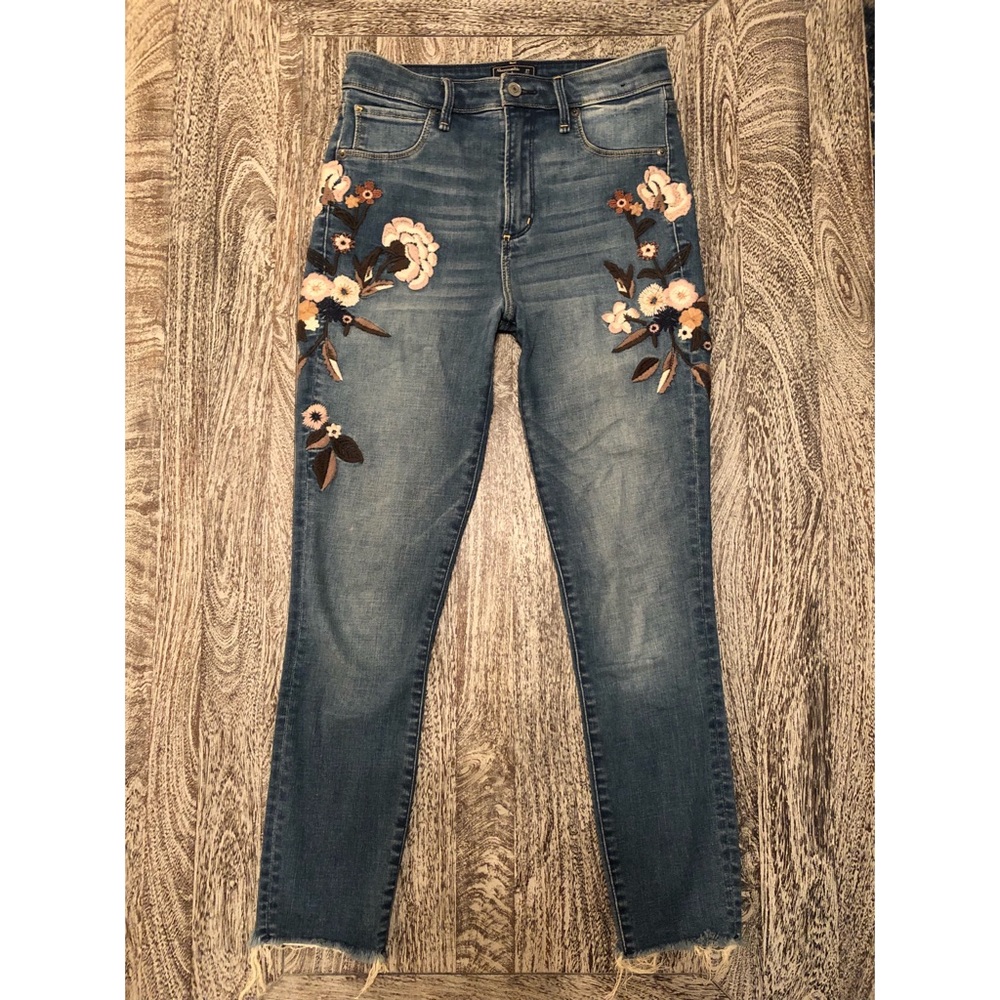 Embroidered High Rise Ankle Jean